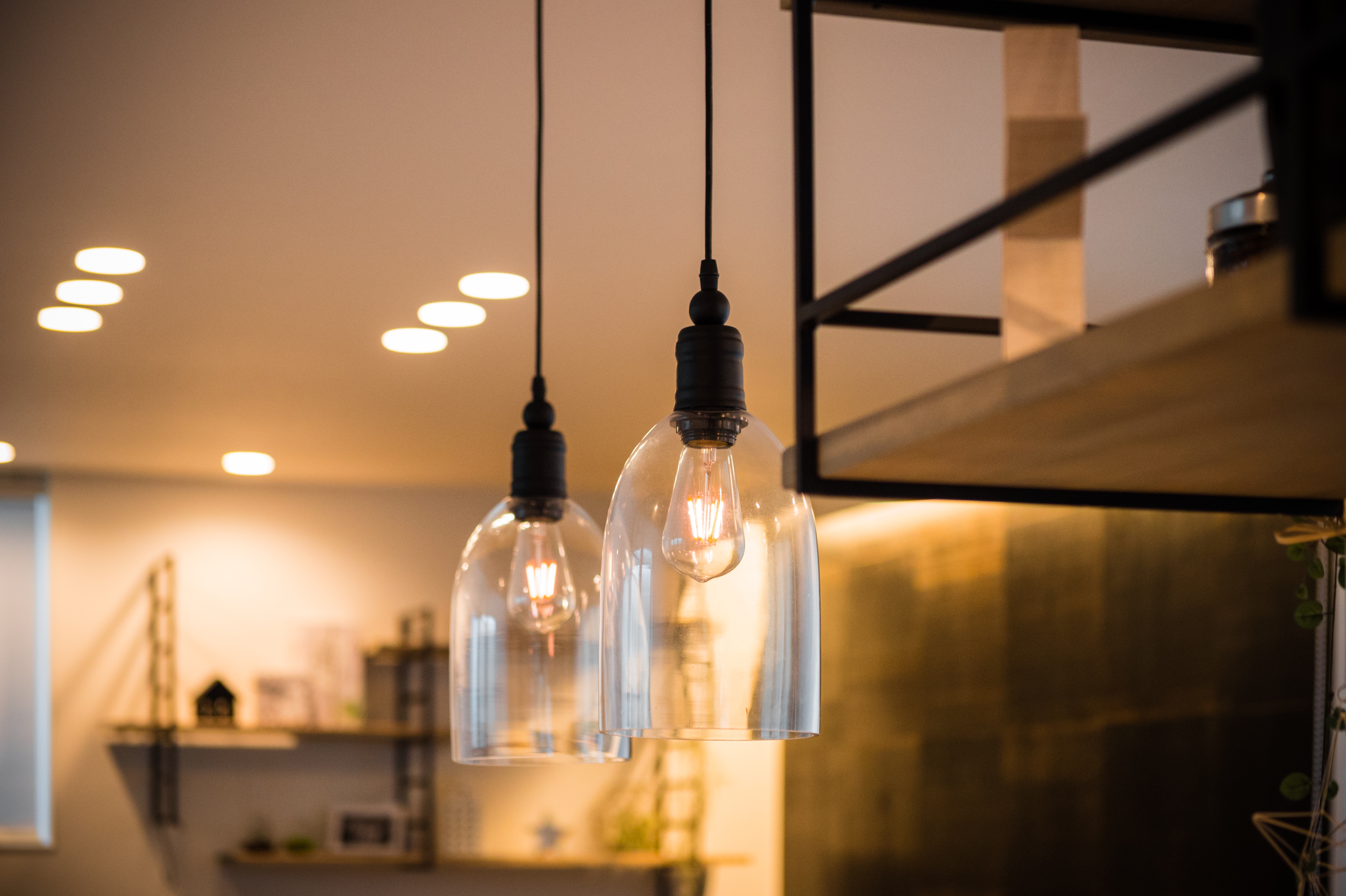 秋の夜長を快適に過ごす照明アイデア